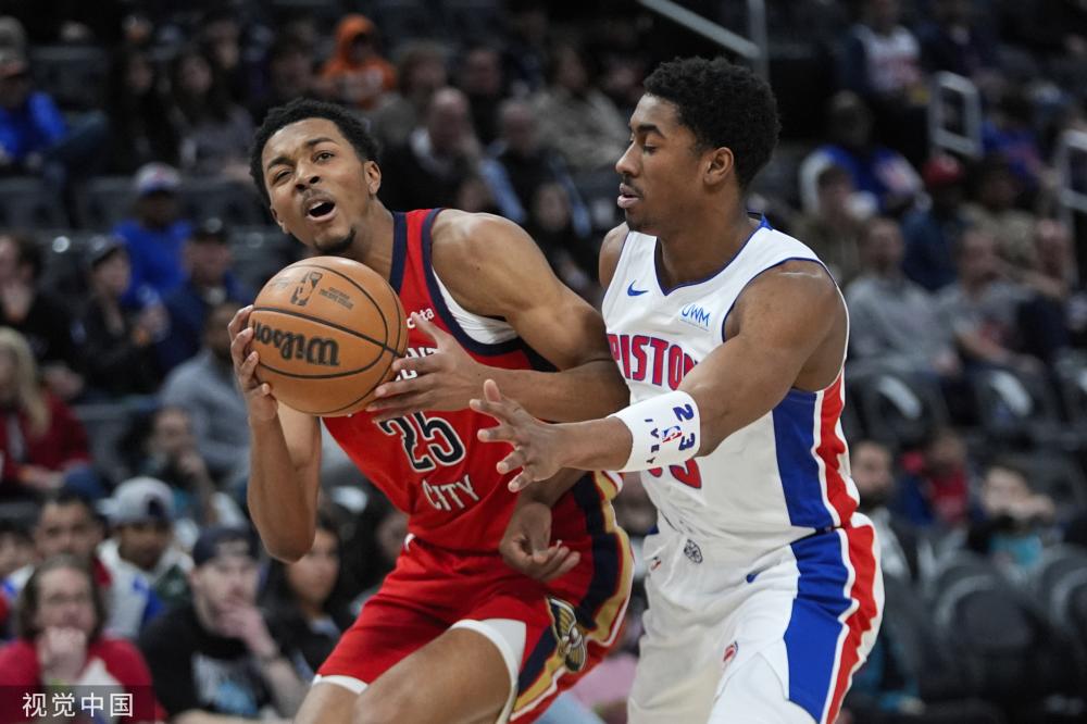 她以细腻的 她以细腻的